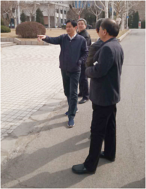 校长赵胜村指导春季植树工作-德州学院